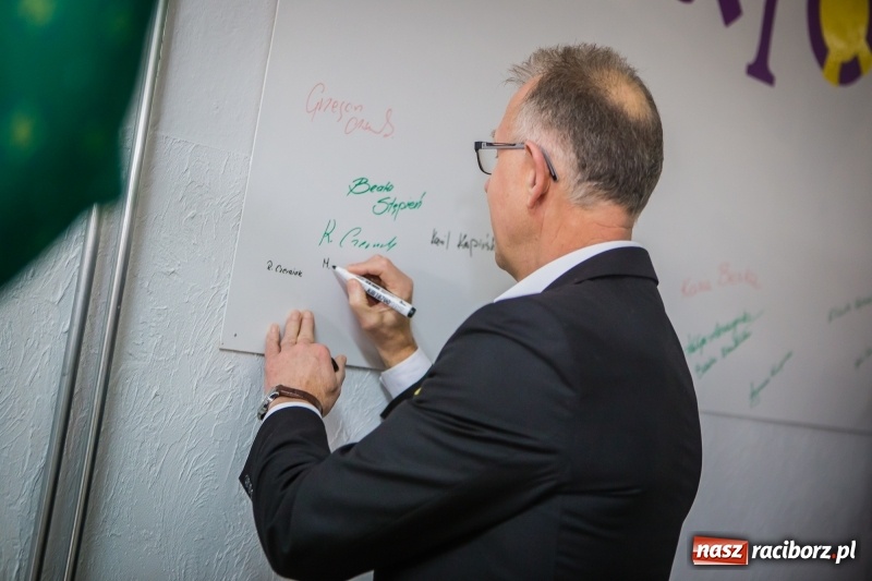 Zdjęcie w galerii na portalu naszraciborz.pl: W szkole na Ostrogu powstała przestrzeń edukacyjna na miarę XXI wieku wiadomości z regionu