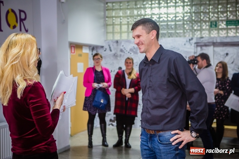 Zdjęcie w galerii na portalu naszraciborz.pl: W szkole na Ostrogu powstała przestrzeń edukacyjna na miarę XXI wieku wiadomości z regionu