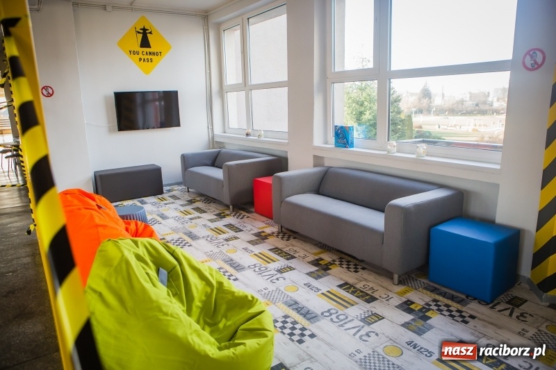 Zdjęcie w galerii na portalu naszraciborz.pl: W szkole na Ostrogu powstała przestrzeń edukacyjna na miarę XXI wieku wiadomości z regionu