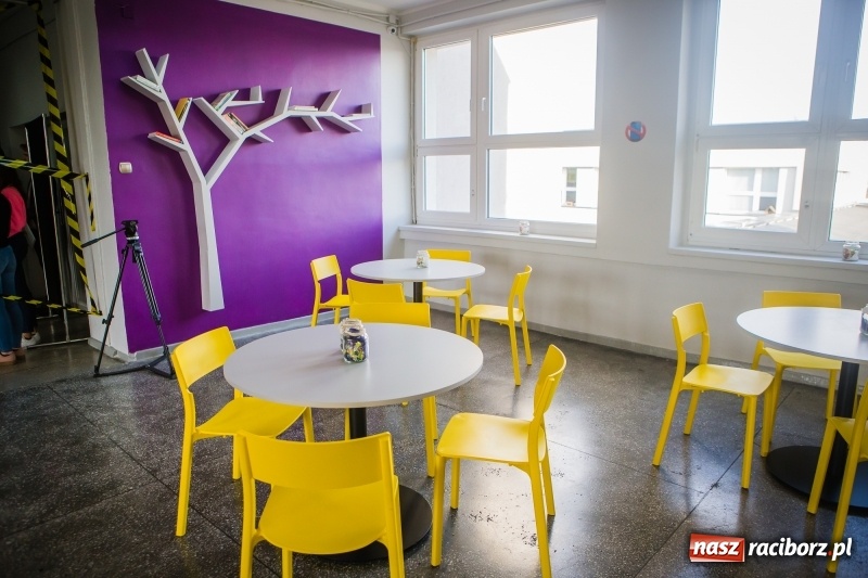 Zdjęcie w galerii na portalu naszraciborz.pl: W szkole na Ostrogu powstała przestrzeń edukacyjna na miarę XXI wieku wiadomości z regionu