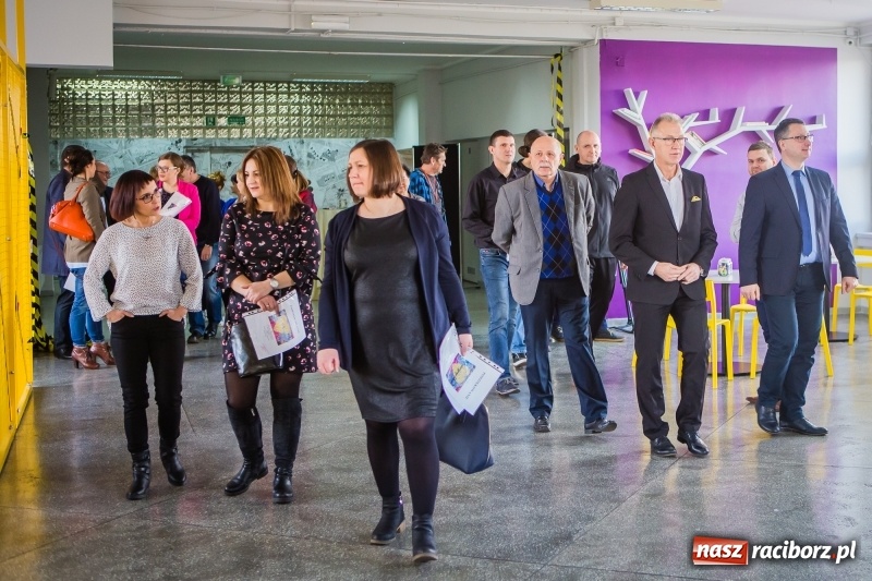 Zdjęcie w galerii na portalu naszraciborz.pl: W szkole na Ostrogu powstała przestrzeń edukacyjna na miarę XXI wieku wiadomości z regionu