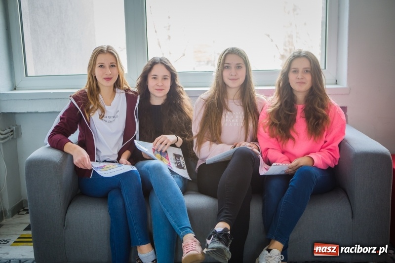 Zdjęcie w galerii na portalu naszraciborz.pl: W szkole na Ostrogu powstała przestrzeń edukacyjna na miarę XXI wieku wiadomości z regionu