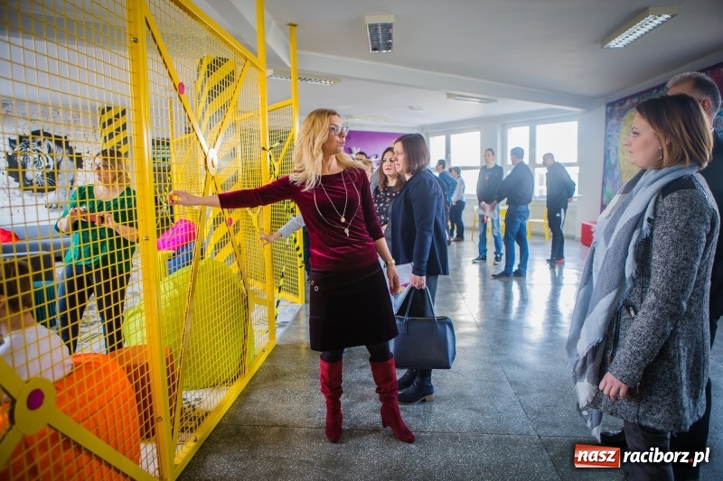 Zdjęcie w galerii na portalu naszraciborz.pl: W szkole na Ostrogu powstała przestrzeń edukacyjna na miarę XXI wieku wiadomości z regionu