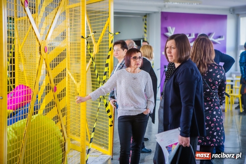 Zdjęcie w galerii na portalu naszraciborz.pl: W szkole na Ostrogu powstała przestrzeń edukacyjna na miarę XXI wieku wiadomości z regionu