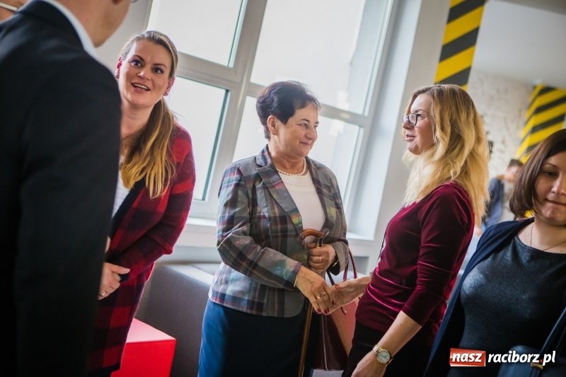 Zdjęcie w galerii na portalu naszraciborz.pl: W szkole na Ostrogu powstała przestrzeń edukacyjna na miarę XXI wieku wiadomości z regionu