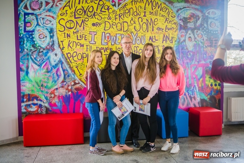 Zdjęcie w galerii na portalu naszraciborz.pl: W szkole na Ostrogu powstała przestrzeń edukacyjna na miarę XXI wieku wiadomości z regionu