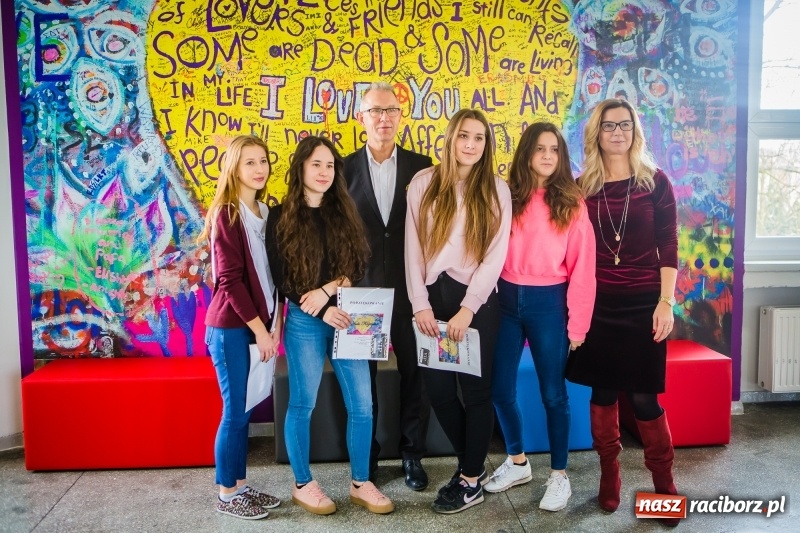 Zdjęcie w galerii na portalu naszraciborz.pl: W szkole na Ostrogu powstała przestrzeń edukacyjna na miarę XXI wieku wiadomości z regionu