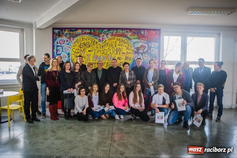 Zdjęcie w galerii na portalu naszraciborz.pl: W szkole na Ostrogu powstała przestrzeń edukacyjna na miarę XXI wieku wiadomości z regionu