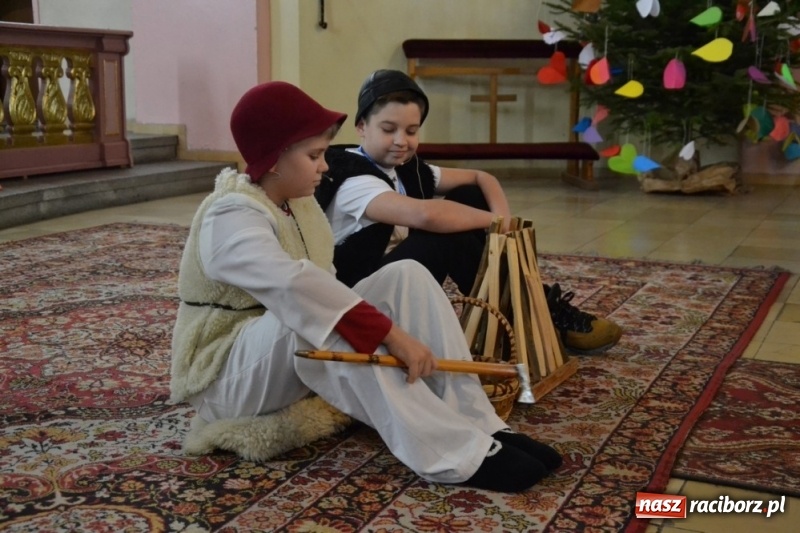 Zdjęcie w galerii na portalu naszraciborz.pl: Uczniowie wojnowickiej szkoły wystawili jasełka wiadomości z regionu