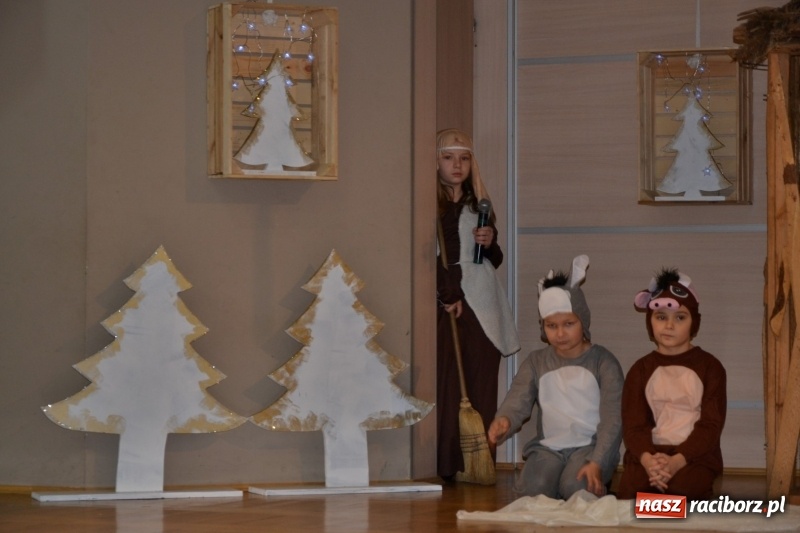 Zdjęcie w galerii na portalu naszraciborz.pl: Do szopy hej pasterze… drugi dzień Przeglądu Przedstawień Bożonarodzeniowych w Tworkowie wiadomości z regionu