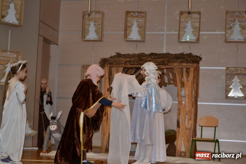 Zdjęcie w galerii na portalu naszraciborz.pl: Do szopy hej pasterze… drugi dzień Przeglądu Przedstawień Bożonarodzeniowych w Tworkowie wiadomości z regionu