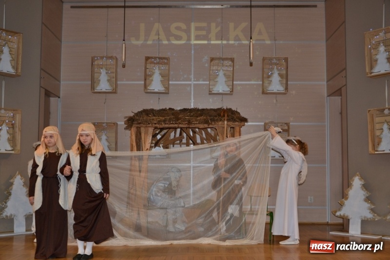 Zdjęcie w galerii na portalu naszraciborz.pl: Do szopy hej pasterze… drugi dzień Przeglądu Przedstawień Bożonarodzeniowych w Tworkowie wiadomości z regionu