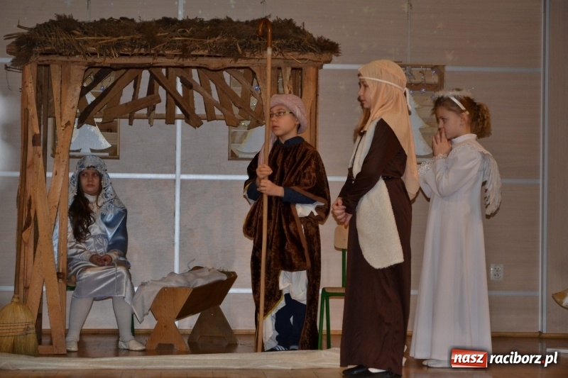 Zdjęcie w galerii na portalu naszraciborz.pl: Do szopy hej pasterze… drugi dzień Przeglądu Przedstawień Bożonarodzeniowych w Tworkowie wiadomości z regionu