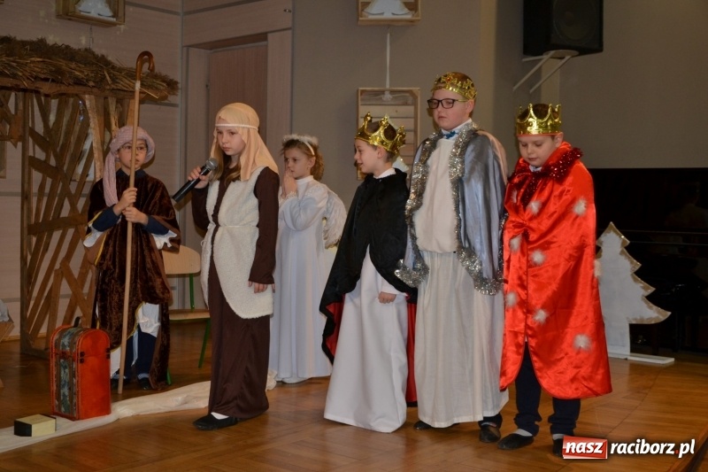 Zdjęcie w galerii na portalu naszraciborz.pl: Do szopy hej pasterze… drugi dzień Przeglądu Przedstawień Bożonarodzeniowych w Tworkowie wiadomości z regionu