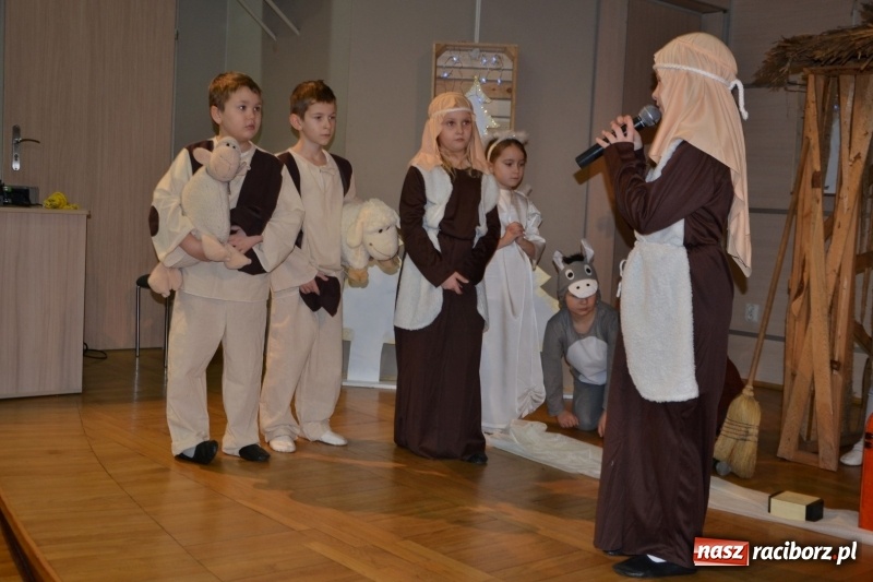 Zdjęcie w galerii na portalu naszraciborz.pl: Do szopy hej pasterze… drugi dzień Przeglądu Przedstawień Bożonarodzeniowych w Tworkowie wiadomości z regionu