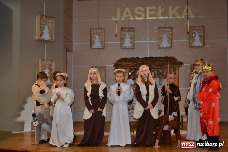 Zdjęcie w galerii na portalu naszraciborz.pl: Do szopy hej pasterze… drugi dzień Przeglądu Przedstawień Bożonarodzeniowych w Tworkowie wiadomości z regionu