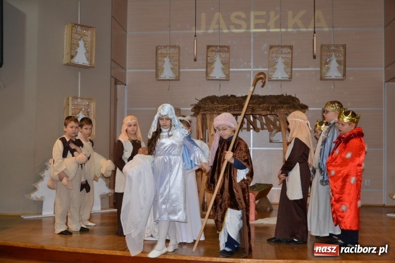 Zdjęcie w galerii na portalu naszraciborz.pl: Do szopy hej pasterze… drugi dzień Przeglądu Przedstawień Bożonarodzeniowych w Tworkowie wiadomości z regionu