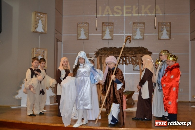 Zdjęcie w galerii na portalu naszraciborz.pl: Do szopy hej pasterze… drugi dzień Przeglądu Przedstawień Bożonarodzeniowych w Tworkowie wiadomości z regionu