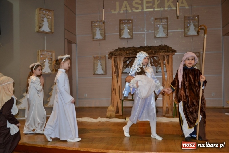 Zdjęcie w galerii na portalu naszraciborz.pl: Do szopy hej pasterze… drugi dzień Przeglądu Przedstawień Bożonarodzeniowych w Tworkowie wiadomości z regionu