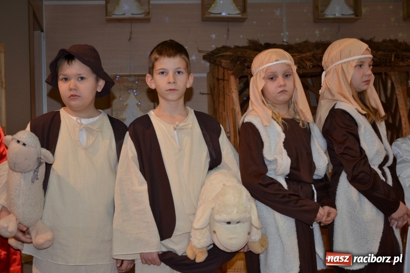 Zdjęcie w galerii na portalu naszraciborz.pl: Do szopy hej pasterze… drugi dzień Przeglądu Przedstawień Bożonarodzeniowych w Tworkowie wiadomości z regionu