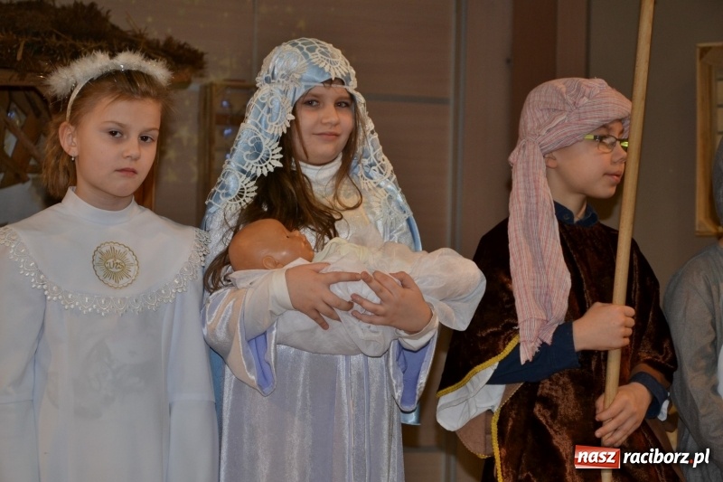 Zdjęcie w galerii na portalu naszraciborz.pl: Do szopy hej pasterze… drugi dzień Przeglądu Przedstawień Bożonarodzeniowych w Tworkowie wiadomości z regionu