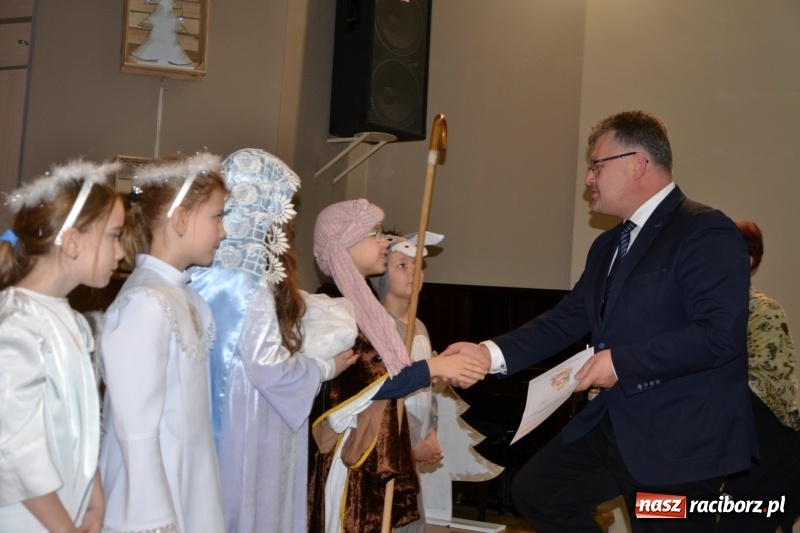 Zdjęcie w galerii na portalu naszraciborz.pl: Do szopy hej pasterze… drugi dzień Przeglądu Przedstawień Bożonarodzeniowych w Tworkowie wiadomości z regionu