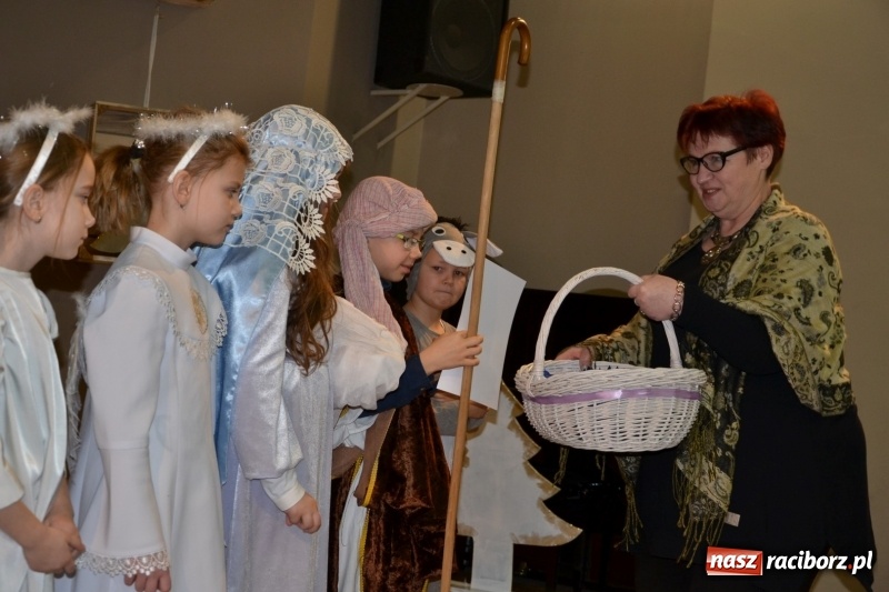 Zdjęcie w galerii na portalu naszraciborz.pl: Do szopy hej pasterze… drugi dzień Przeglądu Przedstawień Bożonarodzeniowych w Tworkowie wiadomości z regionu