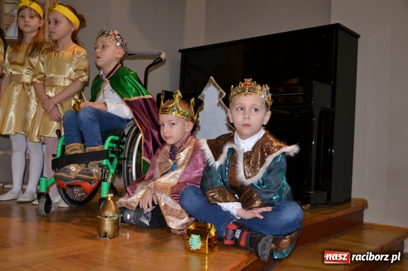 Zdjęcie w galerii na portalu naszraciborz.pl: Do szopy hej pasterze… drugi dzień Przeglądu Przedstawień Bożonarodzeniowych w Tworkowie wiadomości z regionu