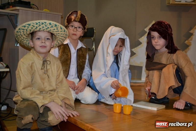 Zdjęcie w galerii na portalu naszraciborz.pl: Do szopy hej pasterze… drugi dzień Przeglądu Przedstawień Bożonarodzeniowych w Tworkowie wiadomości z regionu