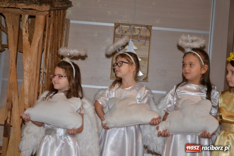 Zdjęcie w galerii na portalu naszraciborz.pl: Do szopy hej pasterze… drugi dzień Przeglądu Przedstawień Bożonarodzeniowych w Tworkowie wiadomości z regionu