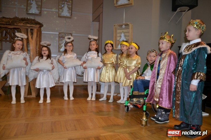 Zdjęcie w galerii na portalu naszraciborz.pl: Do szopy hej pasterze… drugi dzień Przeglądu Przedstawień Bożonarodzeniowych w Tworkowie wiadomości z regionu