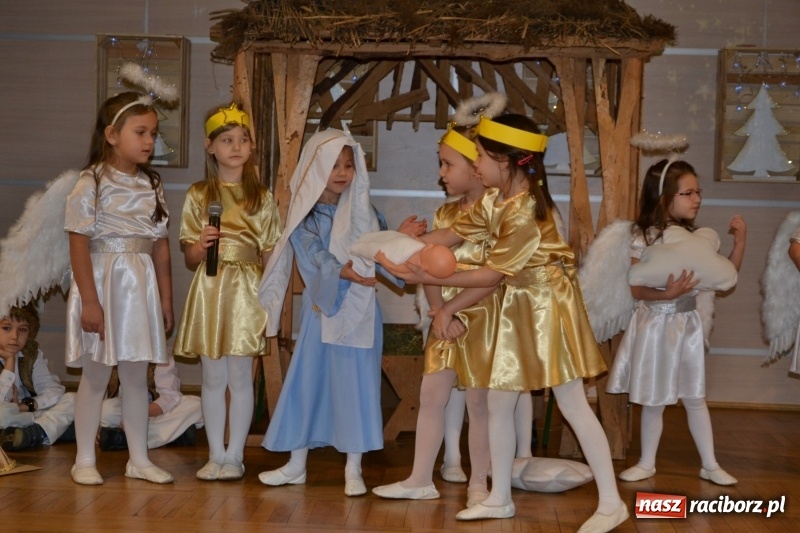 Zdjęcie w galerii na portalu naszraciborz.pl: Do szopy hej pasterze… drugi dzień Przeglądu Przedstawień Bożonarodzeniowych w Tworkowie wiadomości z regionu