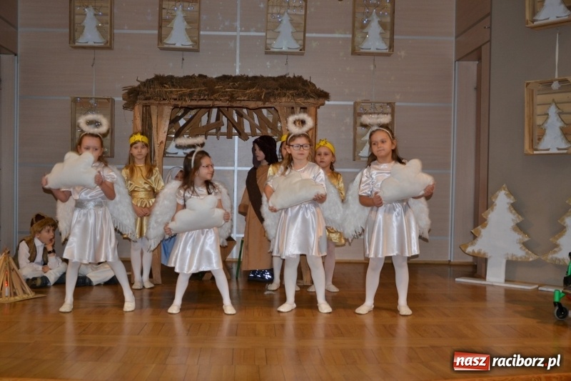 Zdjęcie w galerii na portalu naszraciborz.pl: Do szopy hej pasterze… drugi dzień Przeglądu Przedstawień Bożonarodzeniowych w Tworkowie wiadomości z regionu