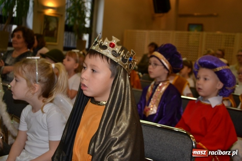Zdjęcie w galerii na portalu naszraciborz.pl: Do szopy hej pasterze… drugi dzień Przeglądu Przedstawień Bożonarodzeniowych w Tworkowie wiadomości z regionu