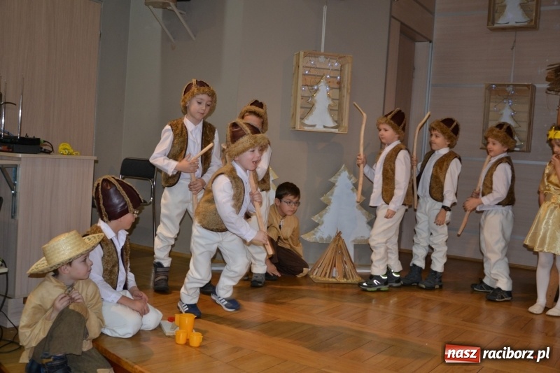 Zdjęcie w galerii na portalu naszraciborz.pl: Do szopy hej pasterze… drugi dzień Przeglądu Przedstawień Bożonarodzeniowych w Tworkowie wiadomości z regionu