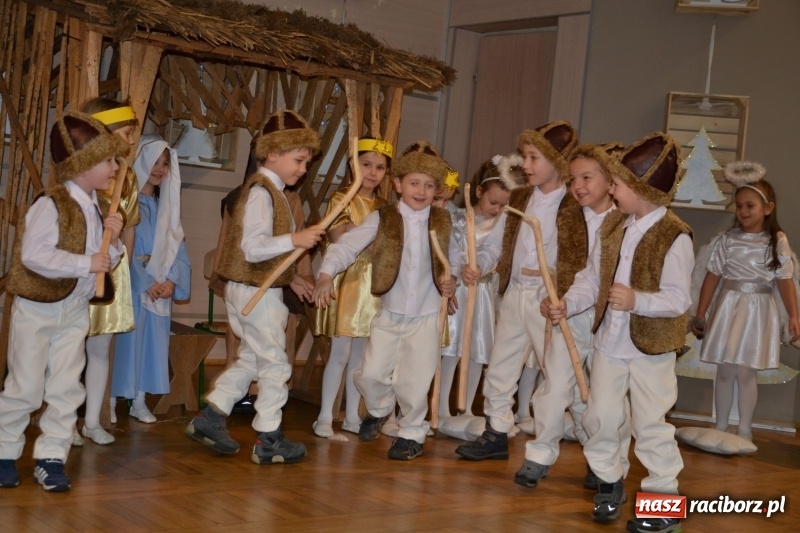 Zdjęcie w galerii na portalu naszraciborz.pl: Do szopy hej pasterze… drugi dzień Przeglądu Przedstawień Bożonarodzeniowych w Tworkowie wiadomości z regionu