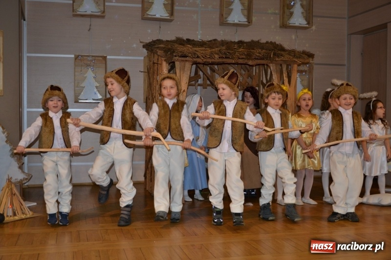 Zdjęcie w galerii na portalu naszraciborz.pl: Do szopy hej pasterze… drugi dzień Przeglądu Przedstawień Bożonarodzeniowych w Tworkowie wiadomości z regionu
