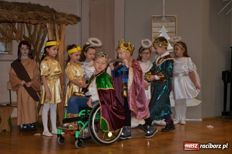 Zdjęcie w galerii na portalu naszraciborz.pl: Do szopy hej pasterze… drugi dzień Przeglądu Przedstawień Bożonarodzeniowych w Tworkowie wiadomości z regionu