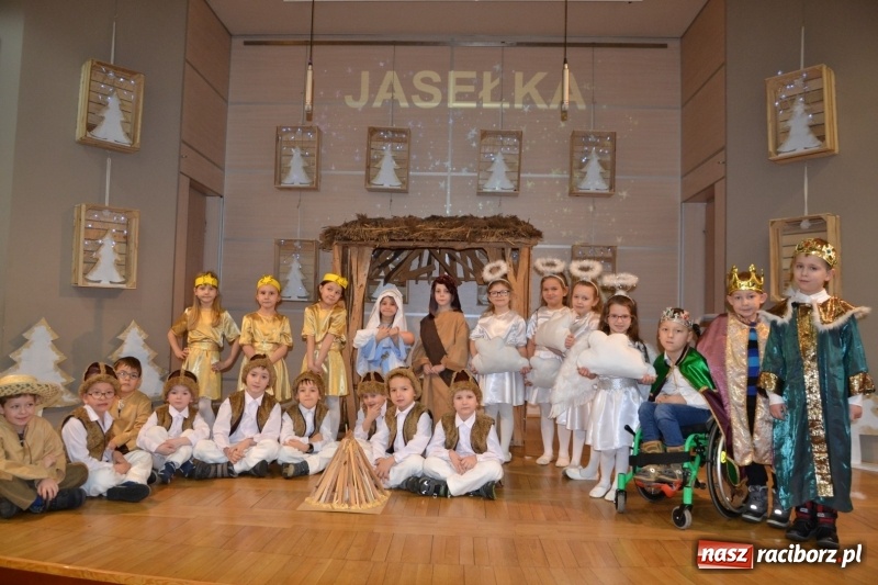 Zdjęcie w galerii na portalu naszraciborz.pl: Do szopy hej pasterze… drugi dzień Przeglądu Przedstawień Bożonarodzeniowych w Tworkowie wiadomości z regionu