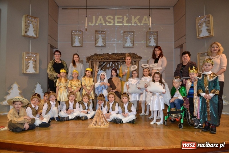 Zdjęcie w galerii na portalu naszraciborz.pl: Do szopy hej pasterze… drugi dzień Przeglądu Przedstawień Bożonarodzeniowych w Tworkowie wiadomości z regionu