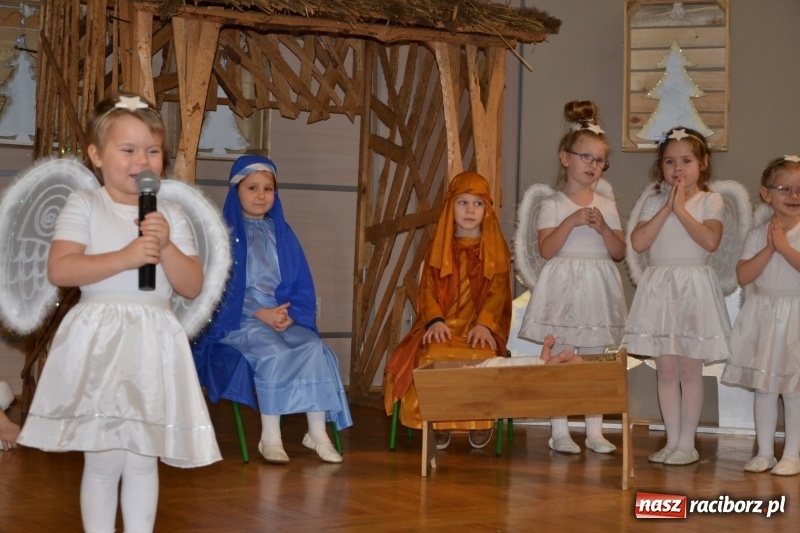 Zdjęcie w galerii na portalu naszraciborz.pl: Do szopy hej pasterze… drugi dzień Przeglądu Przedstawień Bożonarodzeniowych w Tworkowie wiadomości z regionu