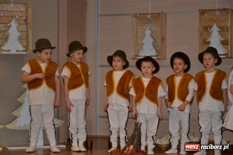 Zdjęcie w galerii na portalu naszraciborz.pl: Do szopy hej pasterze… drugi dzień Przeglądu Przedstawień Bożonarodzeniowych w Tworkowie wiadomości z regionu