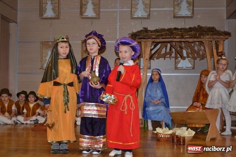 Zdjęcie w galerii na portalu naszraciborz.pl: Do szopy hej pasterze… drugi dzień Przeglądu Przedstawień Bożonarodzeniowych w Tworkowie wiadomości z regionu