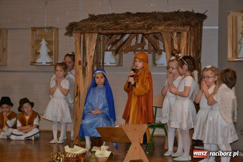 Zdjęcie w galerii na portalu naszraciborz.pl: Do szopy hej pasterze… drugi dzień Przeglądu Przedstawień Bożonarodzeniowych w Tworkowie wiadomości z regionu
