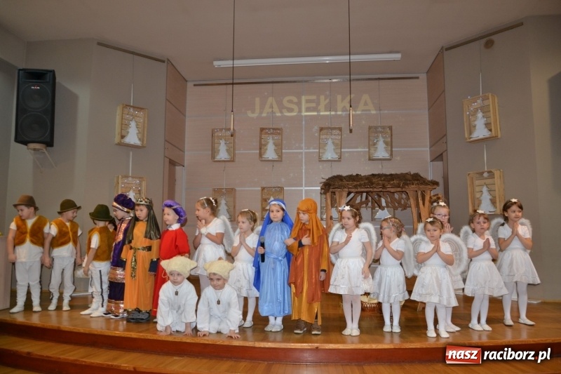 Zdjęcie w galerii na portalu naszraciborz.pl: Do szopy hej pasterze… drugi dzień Przeglądu Przedstawień Bożonarodzeniowych w Tworkowie wiadomości z regionu