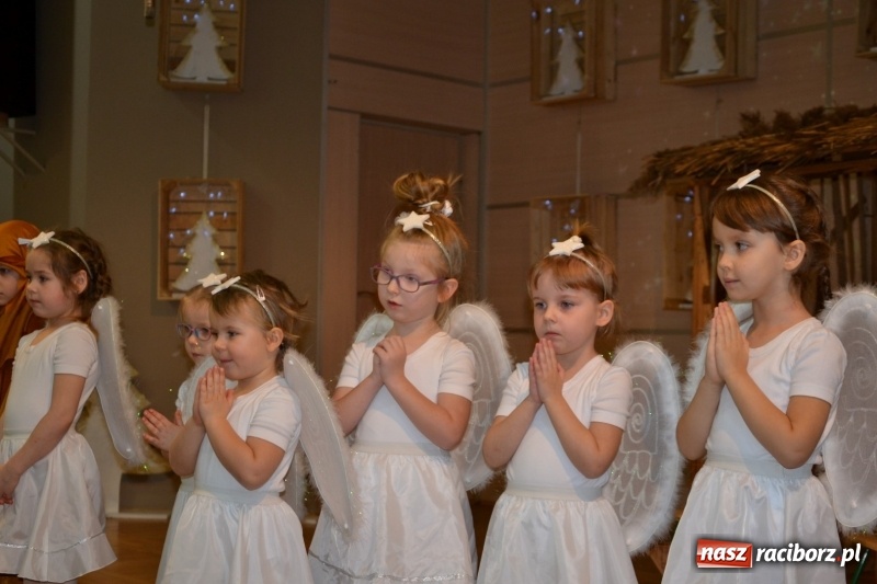 Zdjęcie w galerii na portalu naszraciborz.pl: Do szopy hej pasterze… drugi dzień Przeglądu Przedstawień Bożonarodzeniowych w Tworkowie wiadomości z regionu