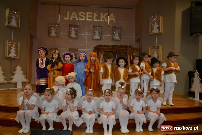 Zdjęcie w galerii na portalu naszraciborz.pl: Do szopy hej pasterze… drugi dzień Przeglądu Przedstawień Bożonarodzeniowych w Tworkowie wiadomości z regionu