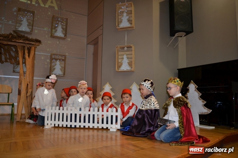 Zdjęcie w galerii na portalu naszraciborz.pl: Do szopy hej pasterze… drugi dzień Przeglądu Przedstawień Bożonarodzeniowych w Tworkowie wiadomości z regionu