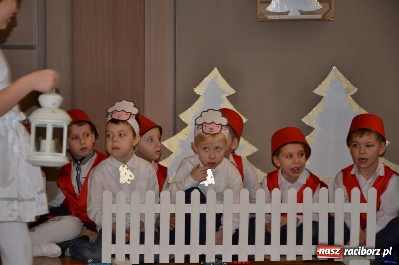 Zdjęcie w galerii na portalu naszraciborz.pl: Do szopy hej pasterze… drugi dzień Przeglądu Przedstawień Bożonarodzeniowych w Tworkowie wiadomości z regionu