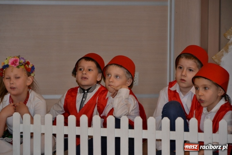 Zdjęcie w galerii na portalu naszraciborz.pl: Do szopy hej pasterze… drugi dzień Przeglądu Przedstawień Bożonarodzeniowych w Tworkowie wiadomości z regionu